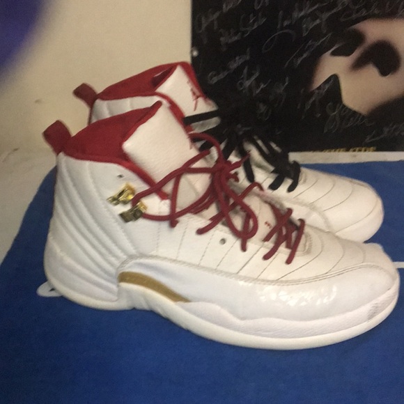 I’m selling the Chinese New Year Jordan’s size 9.5 All white  in good condition - Picture 2 of 4
